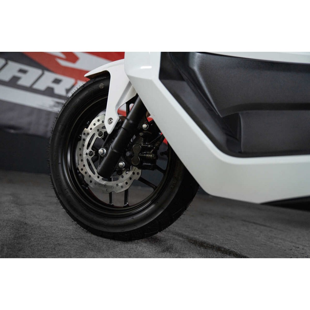 Мотоцикл SHARMAX MaxiScooter D Editions 200 (2024)