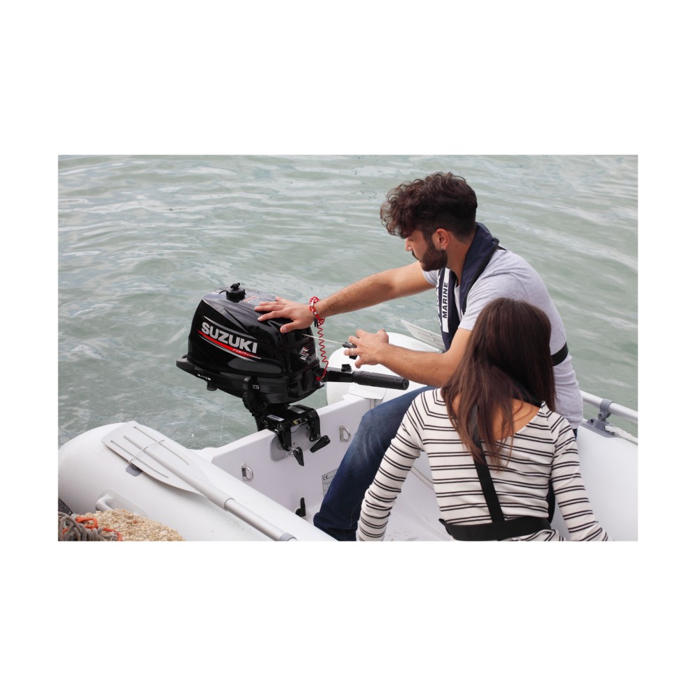 4х-тактный лодочный мотор SUZUKI DF6AS. белый